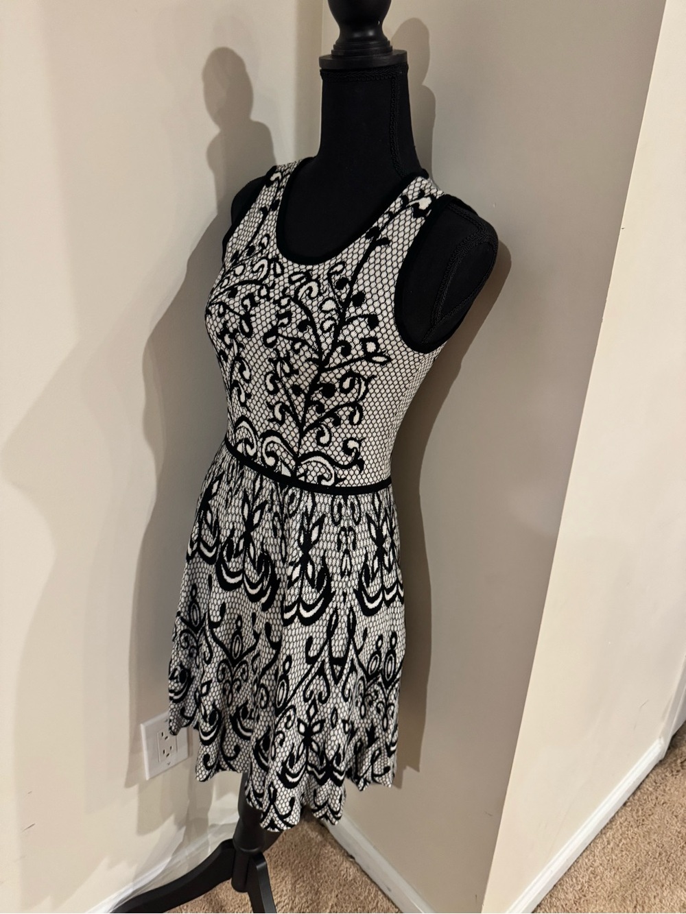 Cynthia Rowley Black and White have Lace-Pattern Fit-and-Flare Dress